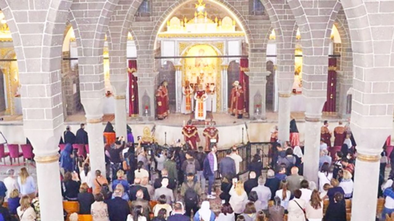 Giragos Ermeni Kilisesi’nde 7 yıl sonra ilk ayin