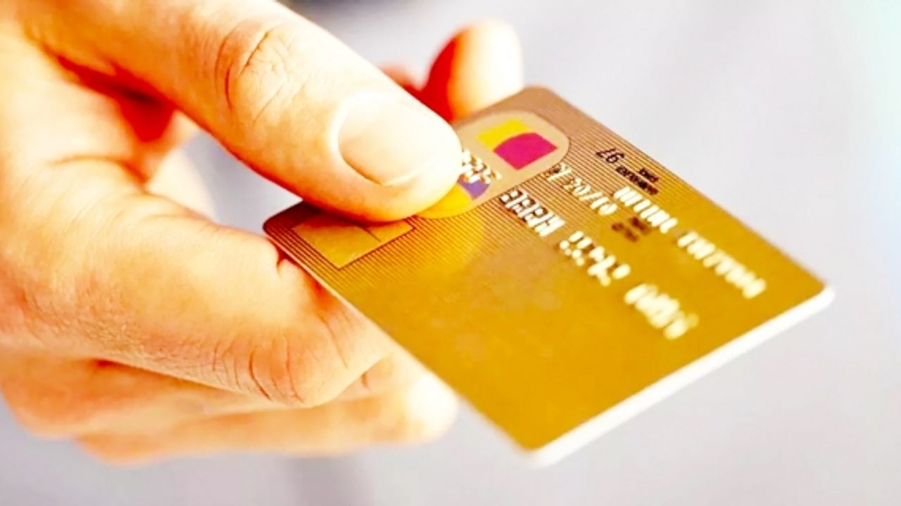 Kredi kartında limitler aşınıyor:  Aylık 100 milyar lira harcama
