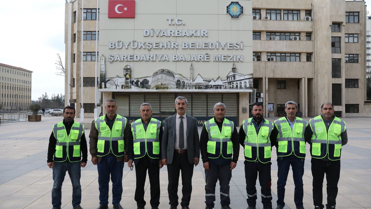 Diyarbakır'dan Hatay'daki inşaat çalışmalarına destek gönderdi