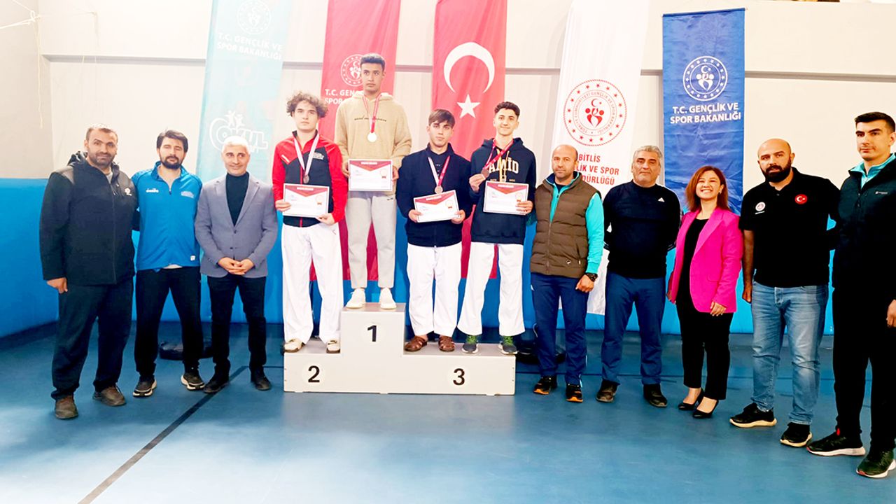 Bitlis’te karate turnuvası yapıldı