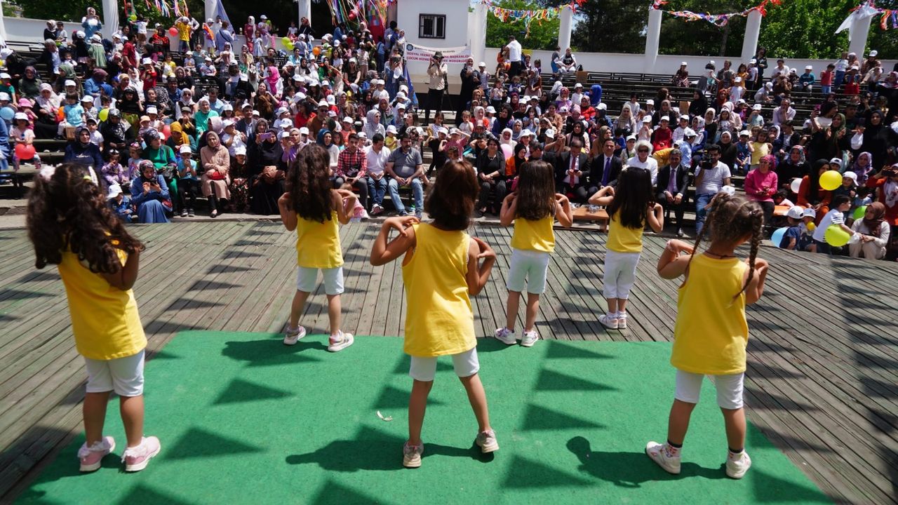 Diyarbakırlı çocuklar “Bahar Şenliği’nde eğlendi