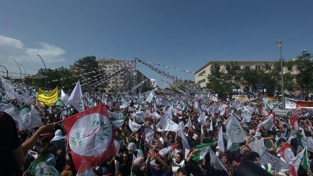 YSP’nin Diyarbakır mitingine 100 bin kişi katıldı