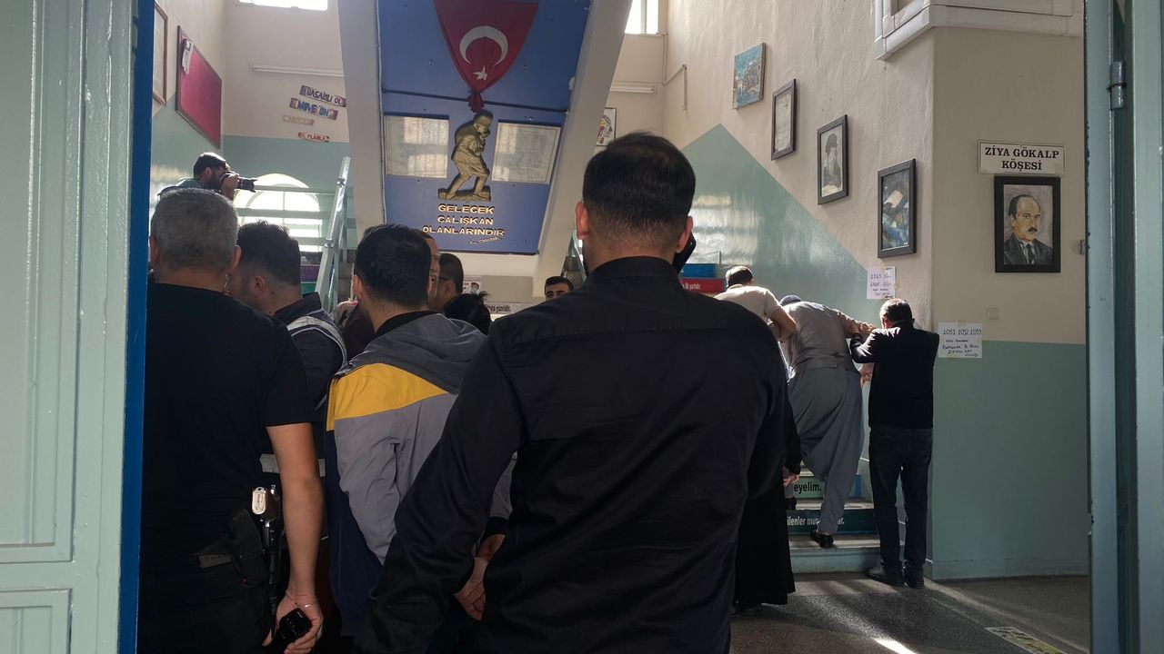 Diyarbakır’da oy kullanma işlemi sürüyor