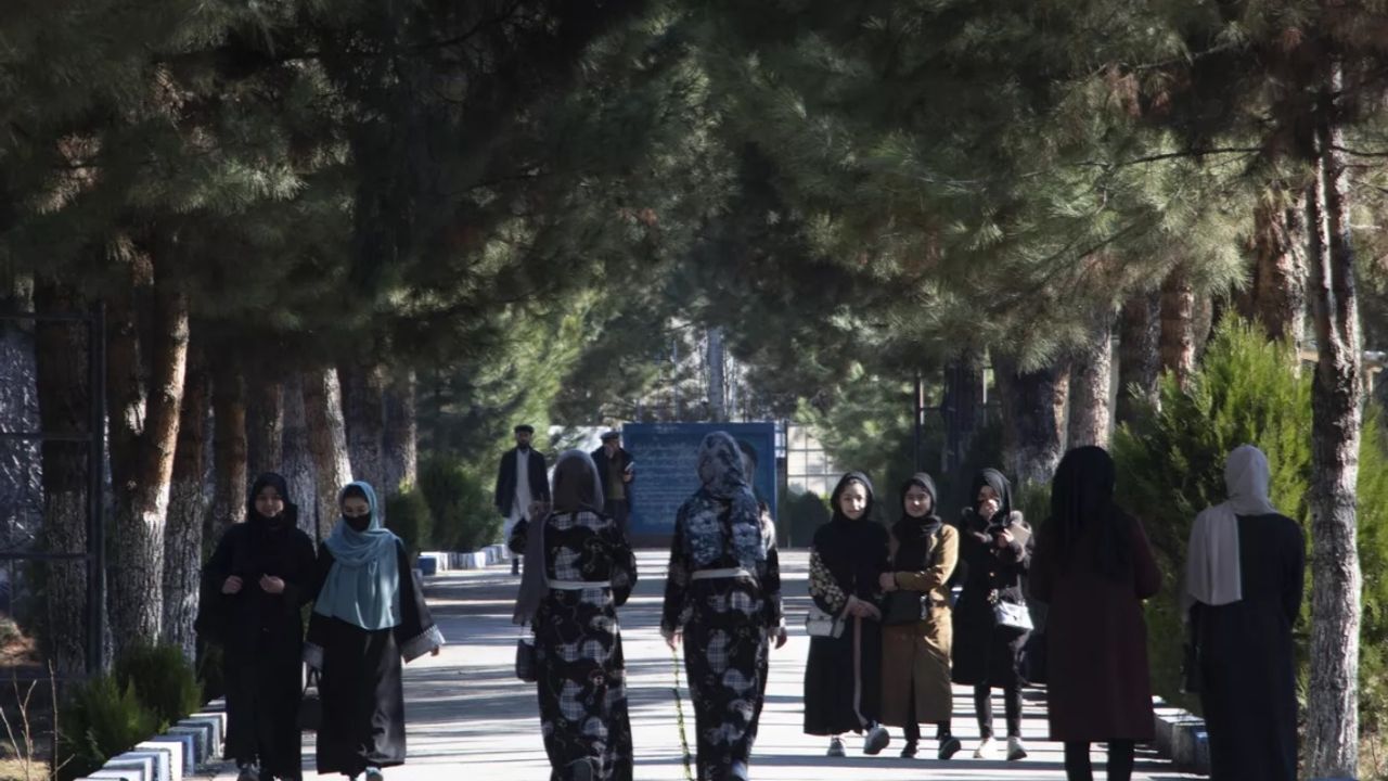 Afganistan'da onlarca kız öğrenci zehirlendi