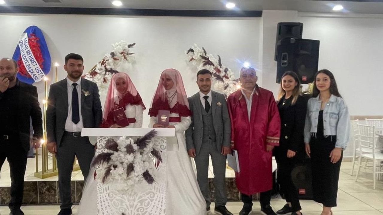 Dünya evine girmek isteyen kardeşler çifte düğün yaptı