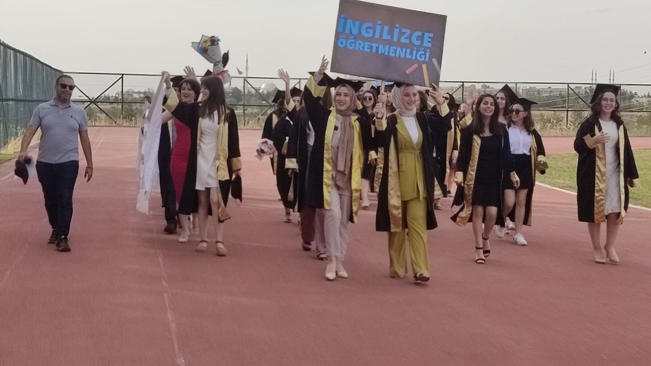 Dicle Üniversitesinde mezuniyet töreni yapıldı