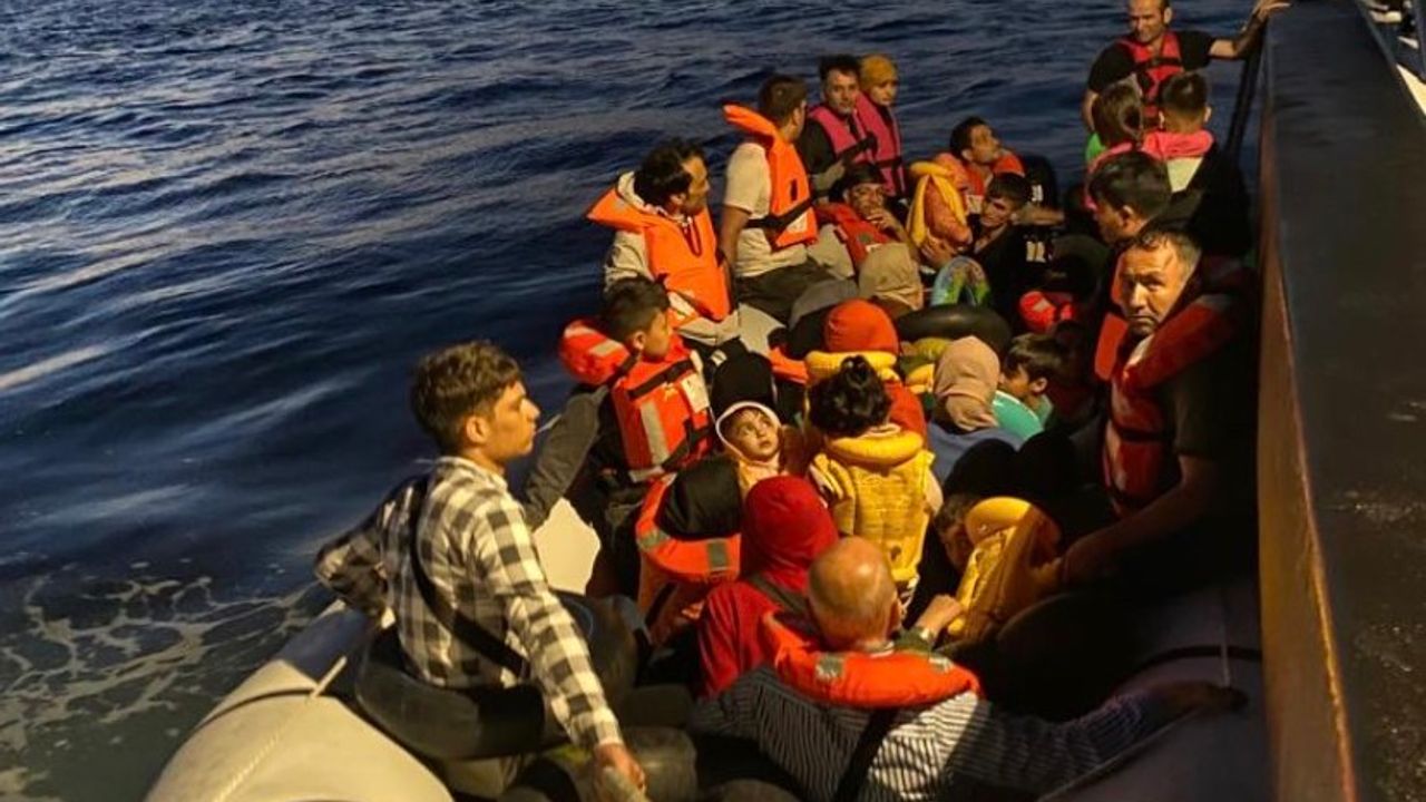 Ezine açıklarında 39 kaçak göçmen yakalandı