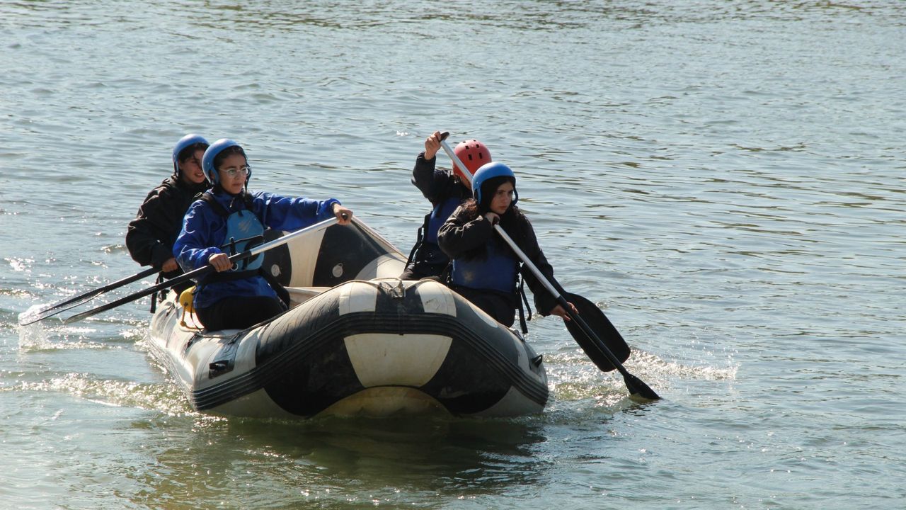 Milli sporcu olmak için Murat Nehri'nde kürek çekiyorlar