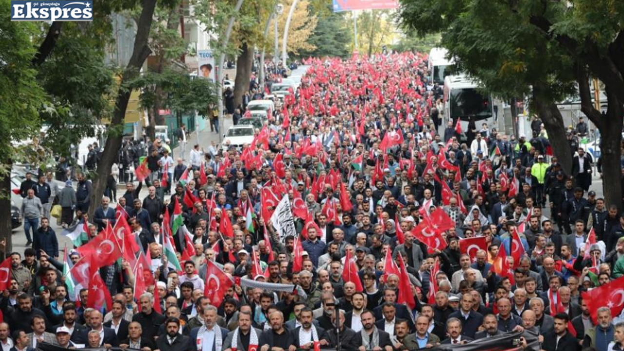  Başkent'te yüzlerce kişi Filistin için yürüdü