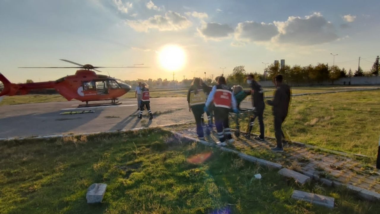  Ambulans helikopterle Van'a ulaştırılan hasta ameliyat edildi