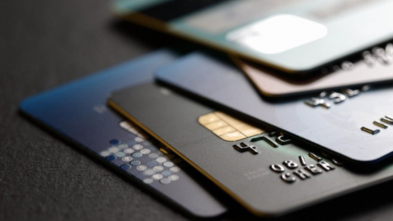Bireysel kredi kartı borçları 1.2 trilyon liraya ulaştı
