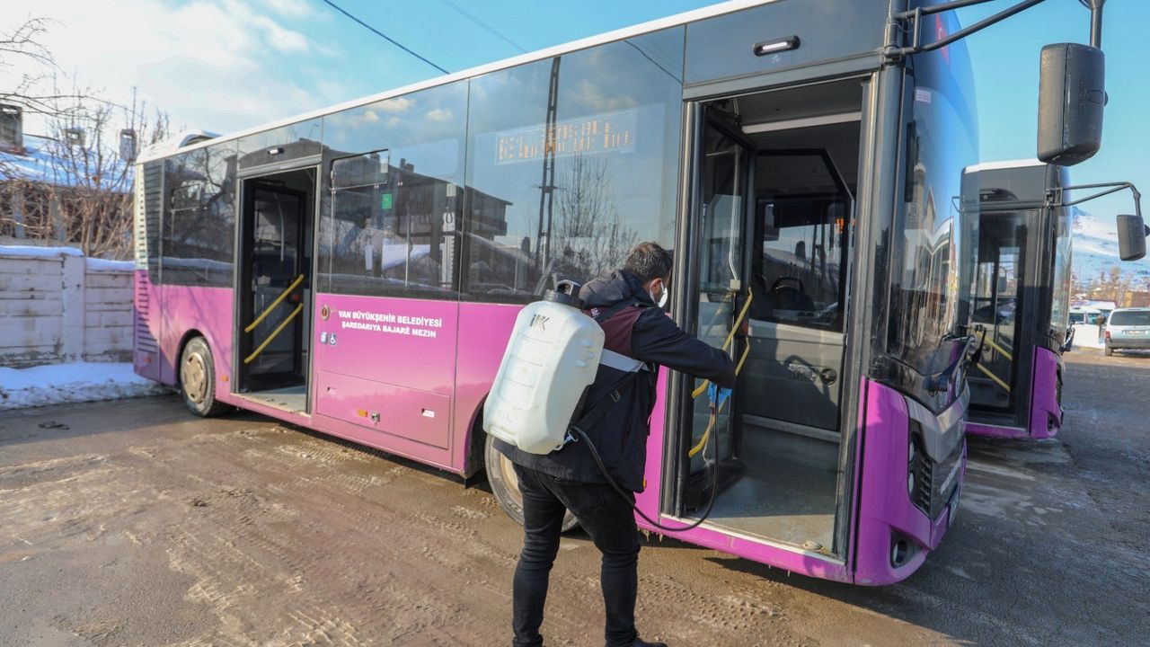 Van’da toplu taşıma araçları dezenfekte edildi
