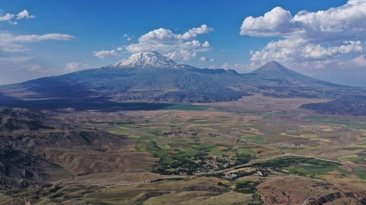 Ağrı Dağı takke buzulu hızla eriyor