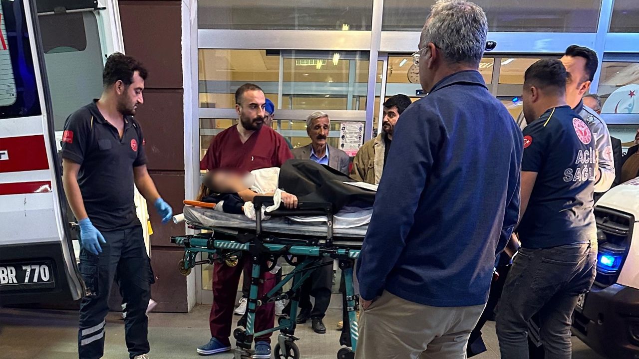 17 yaşındaki genç kız bıçağı karnına sapladı