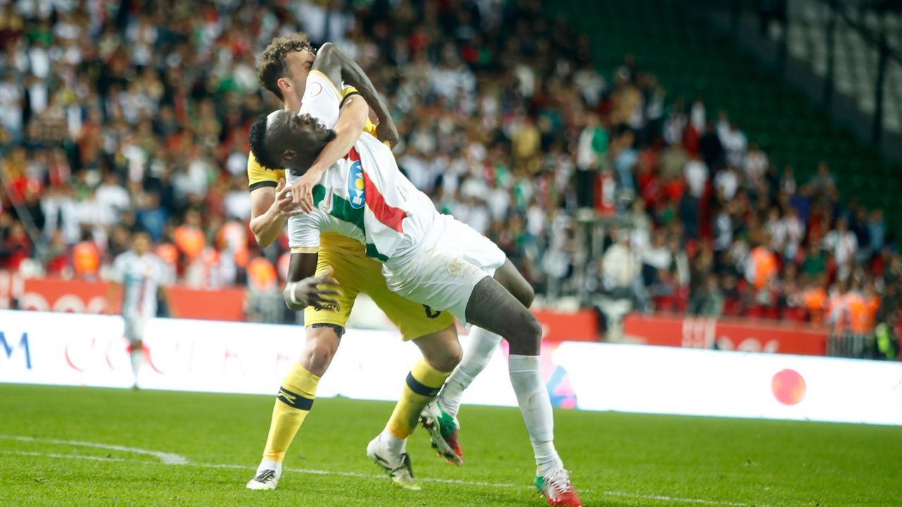 Amedspor maçında, binlerce kişinin gördüğünü hakem görmedi