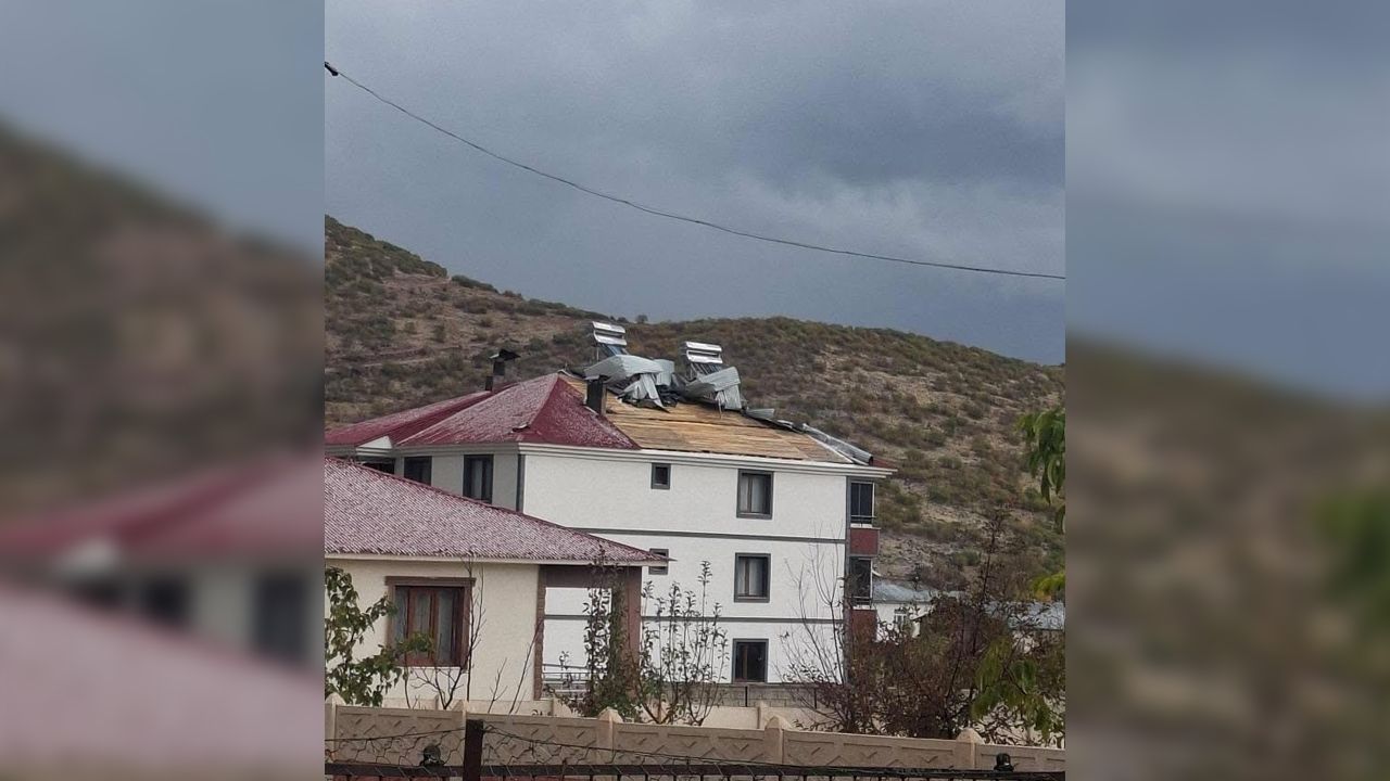 Bingöl'de fırtına kabusu; çatılar uçtu