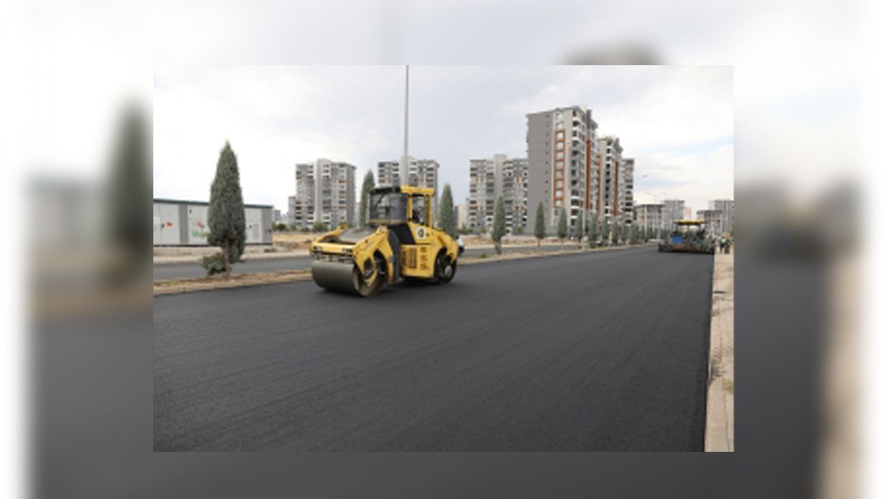 Diyarbakır’da 3 caddeye 22 bin ton asfalt serildi
