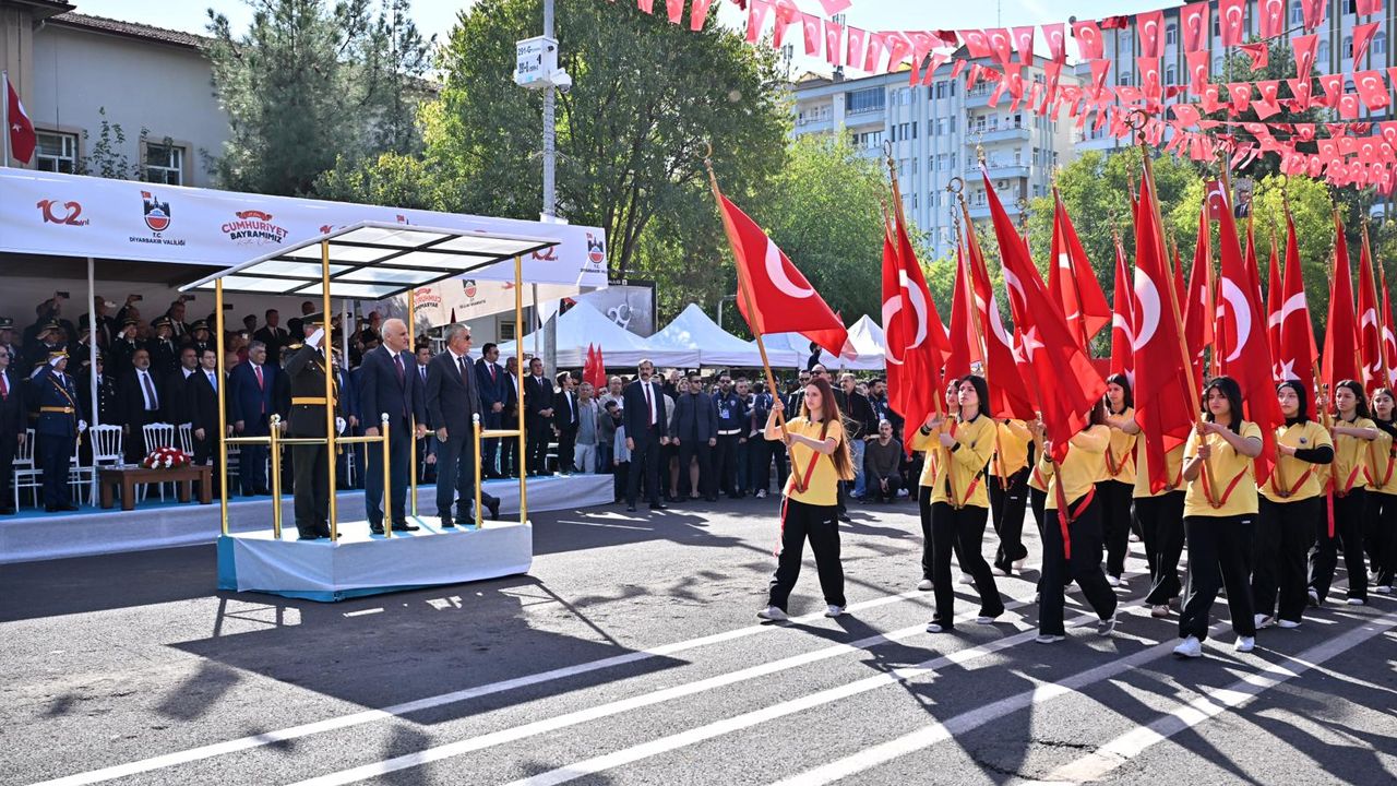Diyarbakır’da coşkulu Cumhuriyet Bayramı kutlaması