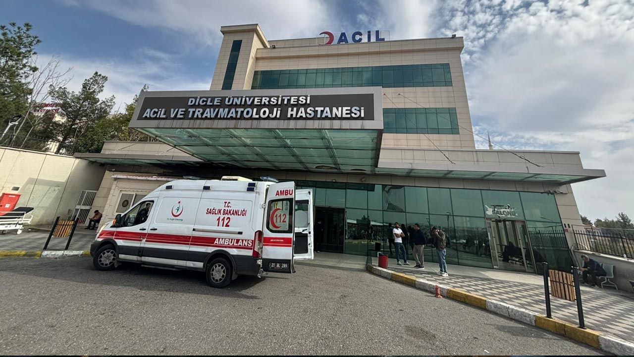 Diyarbakır’da hastane önünde umutlu bekleyiş
