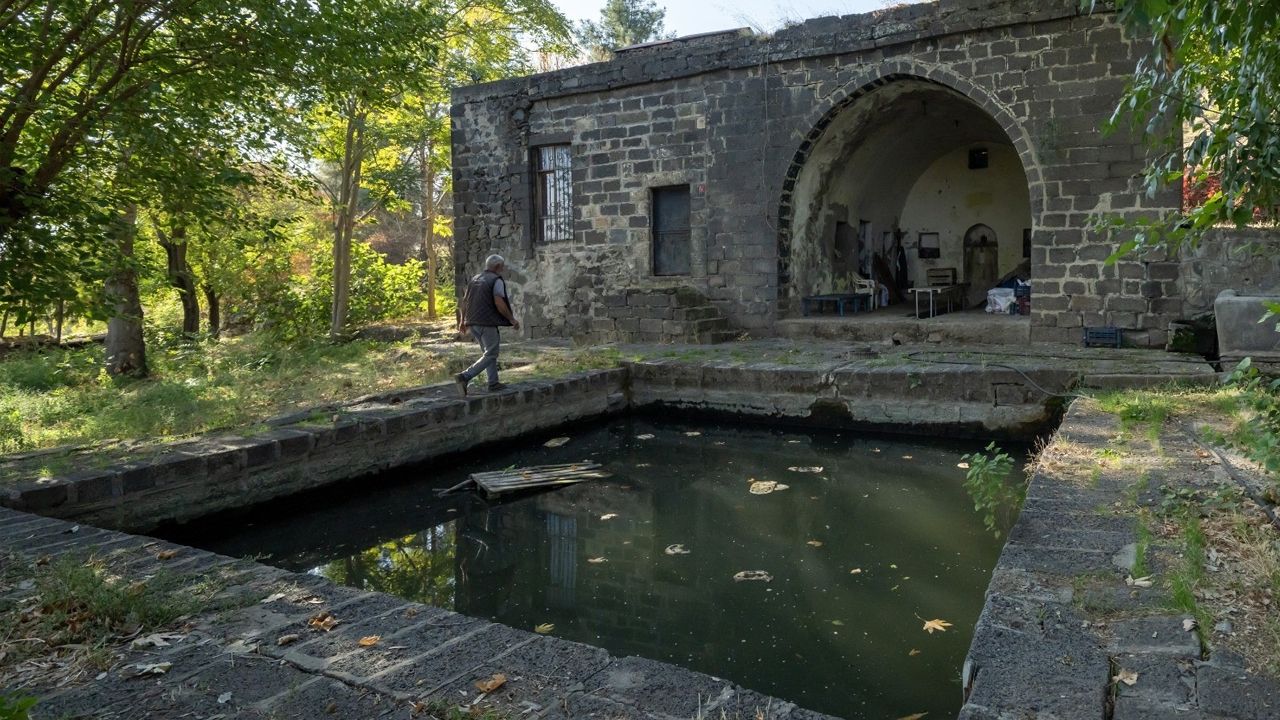 Diyarbakır’ın tarihini fotoğraflarla kayıt altına alıyorlar
