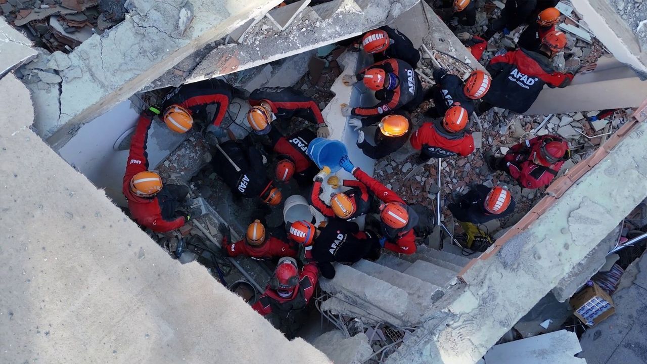 Gebze’de çöken bina: Bir kişinin cansız bedeni çıkarıldı
