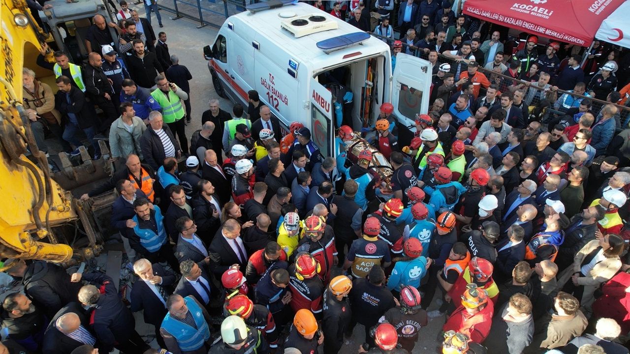 Gebze’de yürekleri dağlayan kurtuluş: 18 yaşındaki Dilara enkazdan sağ çıkarıldı