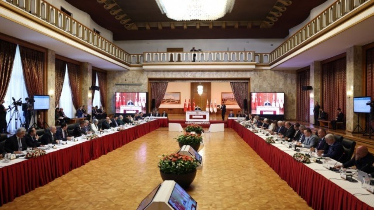 Komisyon üyeleri İRA deneyimini incelemek üzere İrlanda’ya gitti