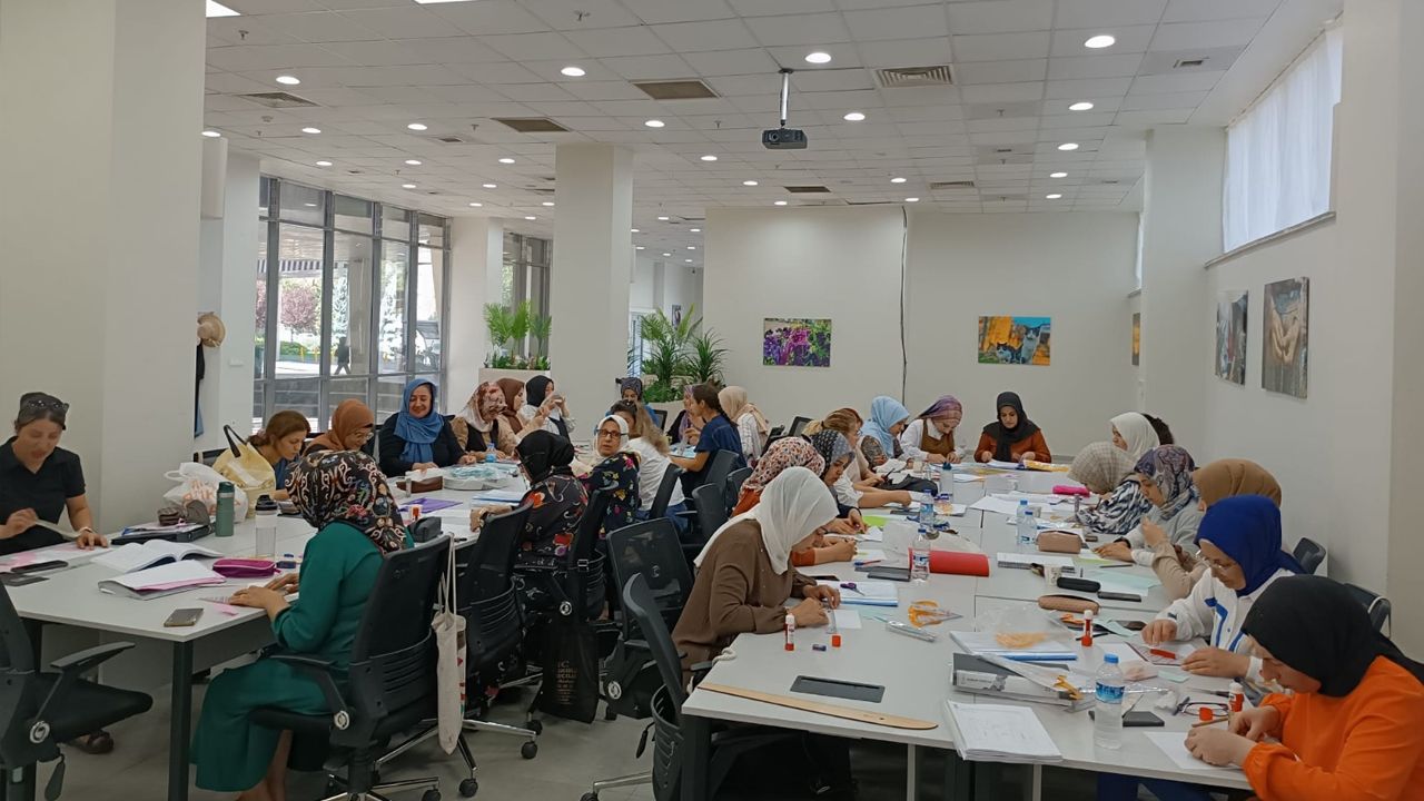 Diyarbakır'da kadınlara iş kapısı açan akademisyen