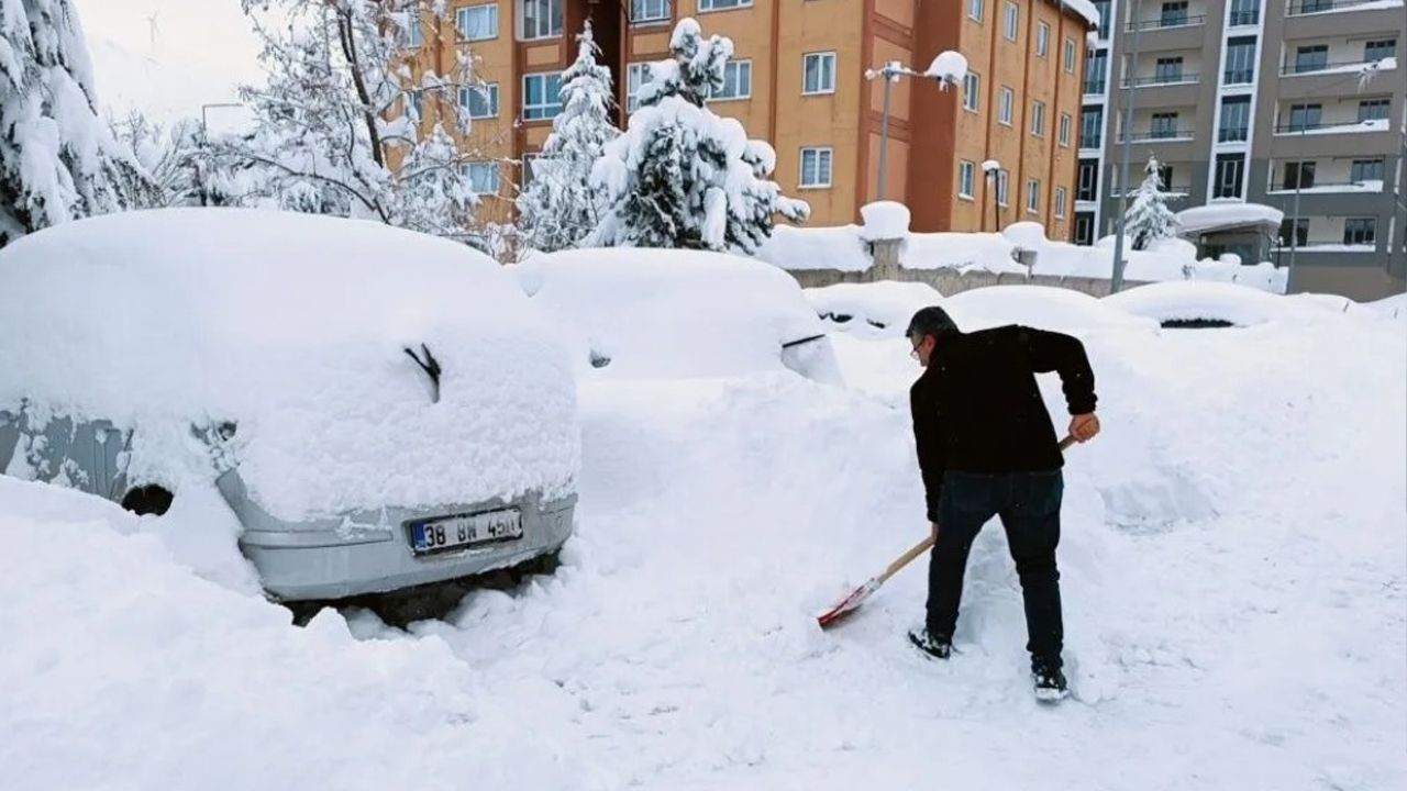 Bitlis’te okullar bir gün tatil edildi