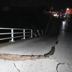 Sağanak yağış köprü yıktı