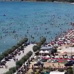 Sıcaklar bastırdı, halk plajı doldu taştı