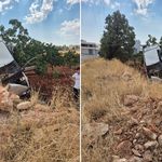 Otomobil fıstık ağacında asılı kaldı