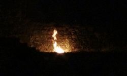 VİDEO- Tarihi surlarda korkutan yangın