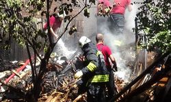 VİDEO- Yangın çevre evlere sıçramadan söndürüldü