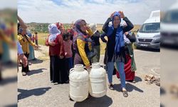 Diyarbakır'da vatandaşlar su kesintisine karşı yol kapama eylemi yaptı (VİDEO)