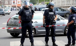 Paris'te bıçaklı saldırı: 6 yaralı