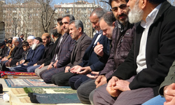 Diyarbakır’da depremde ölenler için gıyabi cenaze namazı 