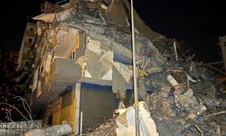 Diyarbakır'da ağır hasarlı bina çöktü(videolu)