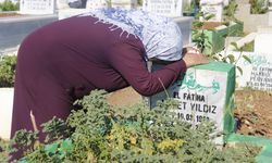  Diyarbakır’da depremzedeler gözyaşları içinde yakınlarının mezarına gitti