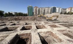 89 kişinin hayatını kaybettiği Galeria Sitesi’nin zemin blokları gözüktü