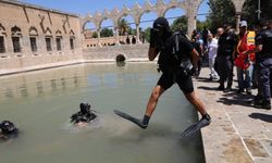 Şanlıurfa'da dalgıç polisler Balıklıgöl'ü temizledi