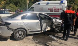 Bitlis’te otomobiller çarpıştı: 4 yaralı