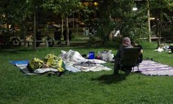 Malatyalılar deprem korkusuyla park ve bahçelerde sabahlıyor