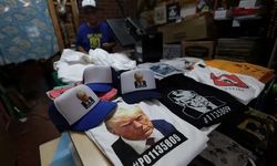 Sabıka fotoğrafı tişörtlere basılmıştı: 'Trump 7 milyon dolar topladı'