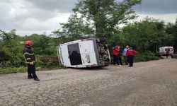 Fındık işçilerini taşıyan minibüs devrildi: 6 yaralı