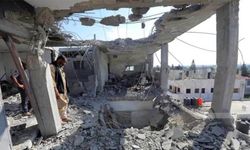 İsrail, Gazze'nin merkezindeki mahalleyi vurdu