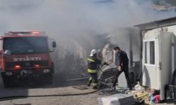  Konteyner kentte çıkan yangında 2 konteyner kül oldu