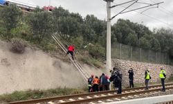 Raylarda yürüyen vatandaşa Yüksek Hızlı Tren çarptı