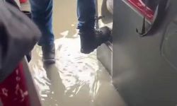 Otobüsü su bastı