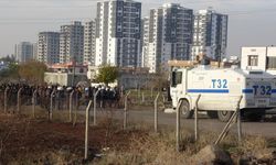 Diyarbakır’da husumetlilerin kavgasında kan aktı